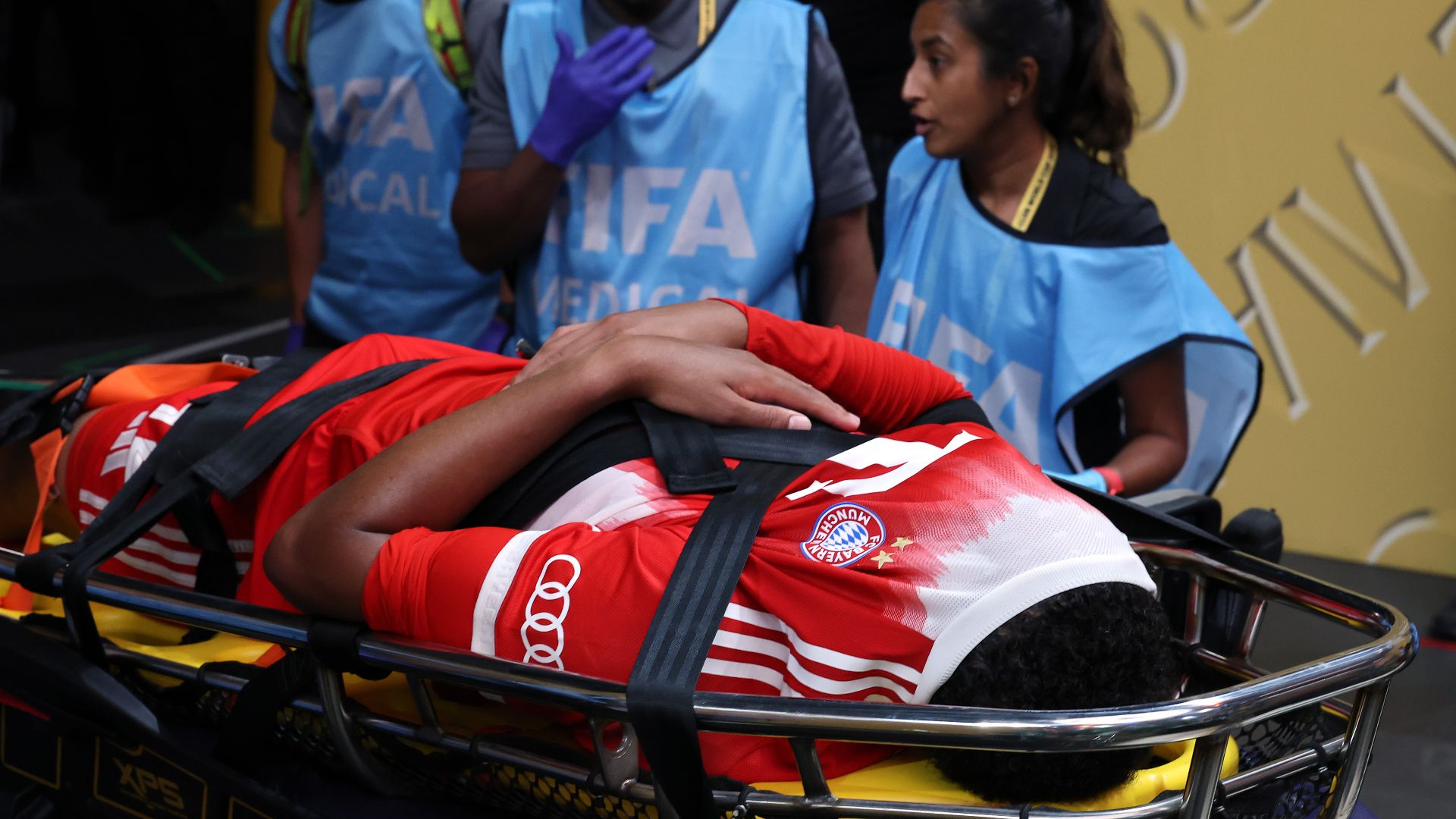 「選手仕様」ムシアラＭ ムシアラが腓骨骨折で足首に深刻なケガか…バイエルン首脳は